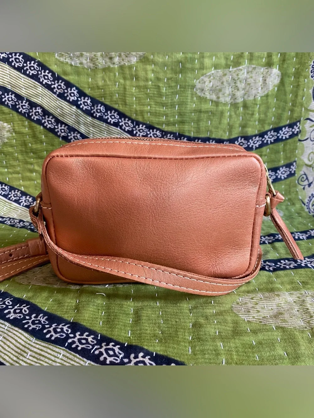 Portland Leather Goods Havana Small Leather Camera Crossbody Bag - Retired - Picture 4 of 16